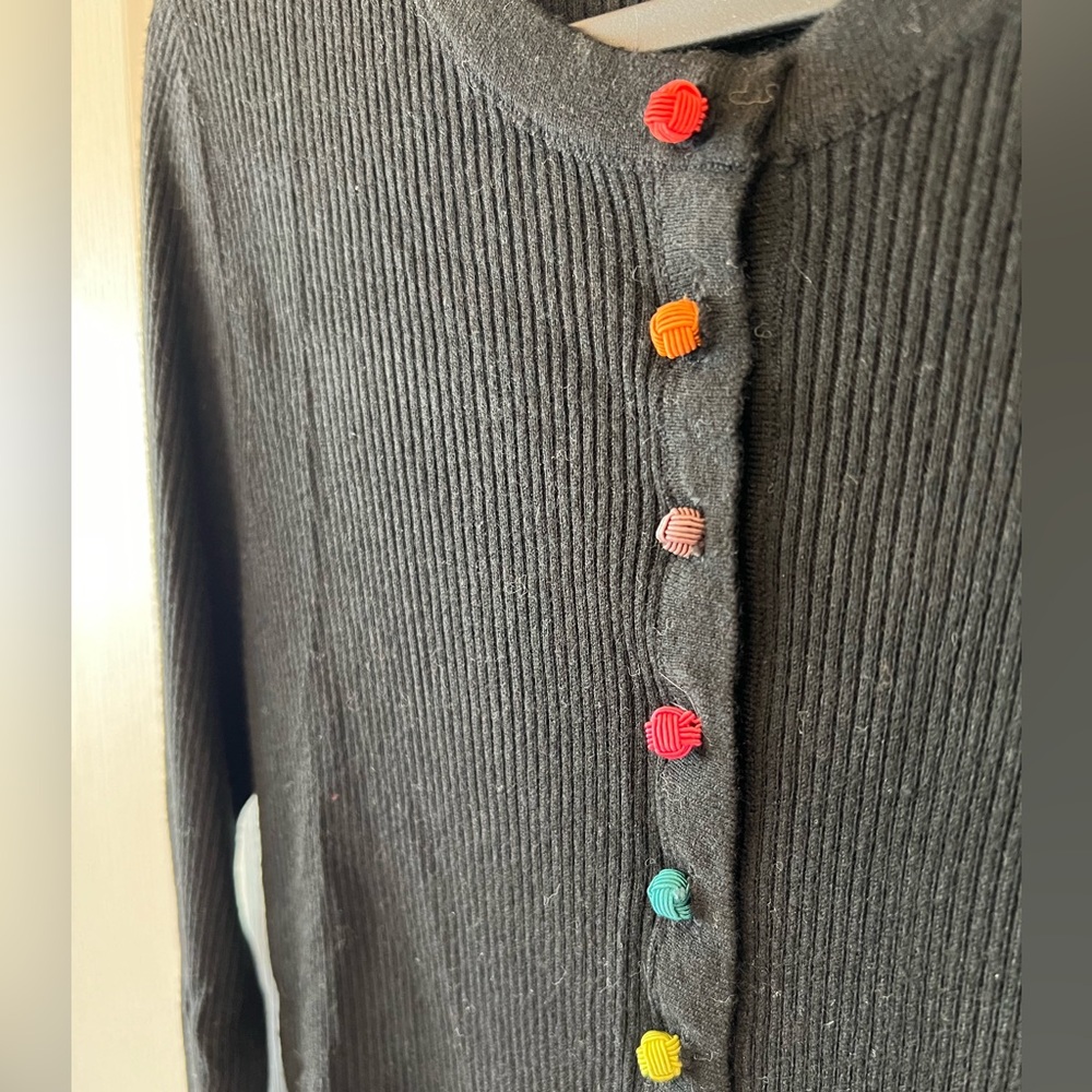 Black wool cardigan withh rainbow knot buttons - Picture 2 of 4